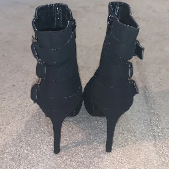 Gently Worn Black & Gold Heels - Picture 4 of 4